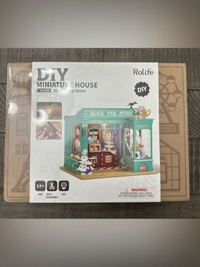 Rolife Miniature House Kit - Alice's Tea Store DG156